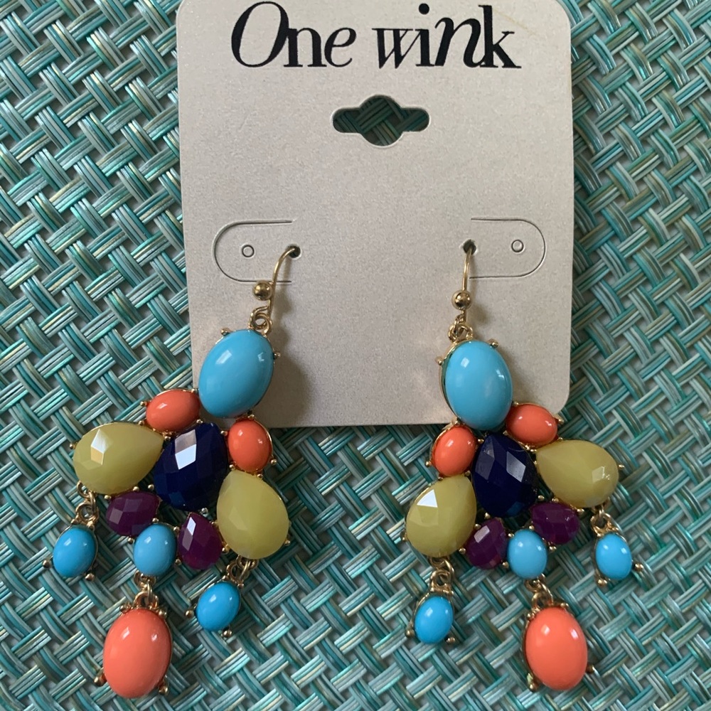 One wink earrings NWT